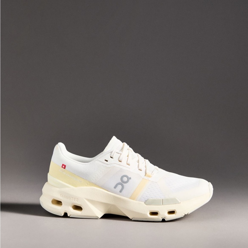 NWOT On Cloudpulse Sneakers